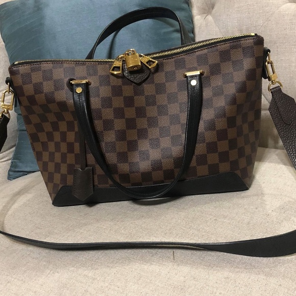 Louis Vuitton Hyde Park - EUC - Picture 13 of 17